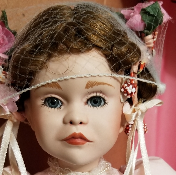 Porcelain Doll "A party for Sarah" 14" - Picture 3 of 8